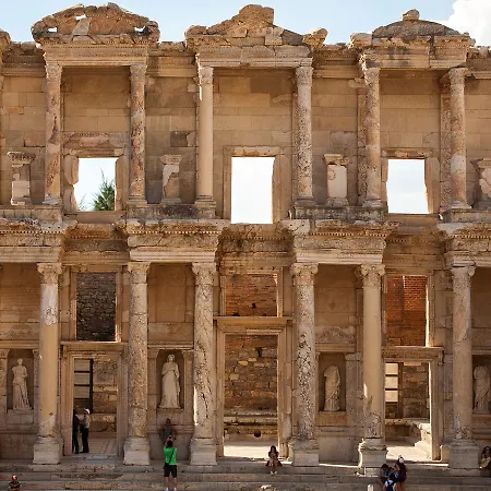 Ionia بيت ضيافة